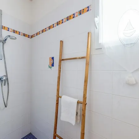 Apartman With Veranda Nearby The In - Welkeys La Flotte
